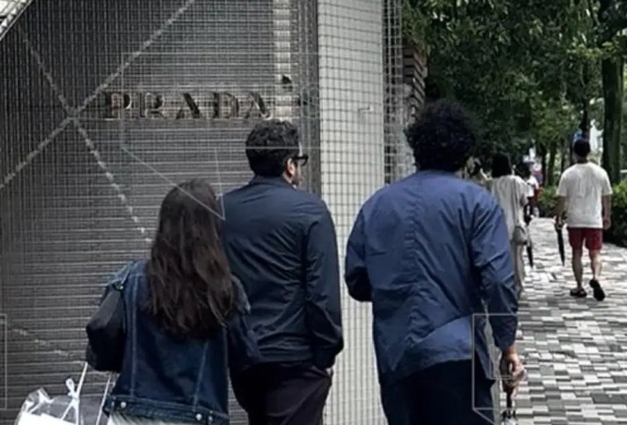 Decir que no practican la pobreza franciscana o la justa medianía no es la mejor manera de plantear el problema, que es político, y lo es porque la izquierda aspira a la igualdad y ellos al privilegio. Estamos hablando de dos perspectivas no sólo distintas, sino opuestas.