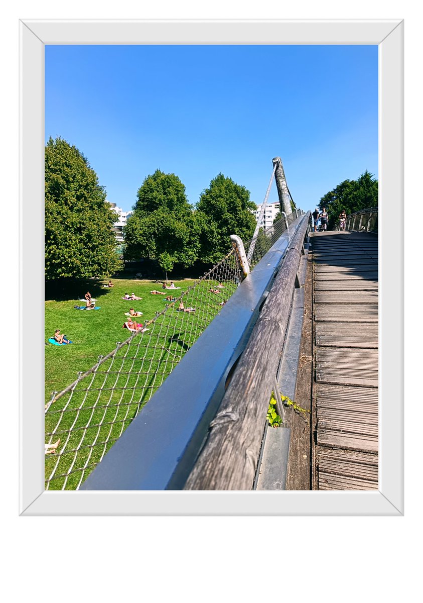 🩷 Hello 🩷

Quelques photos de ma balade de cet après-midi à la coulée verte...
Départ Avenue Daumesnil et arrivée au Bois de Vincennes 👣👣👣....