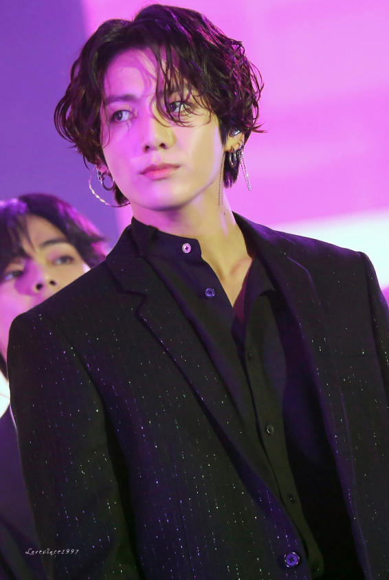 AboutMusicYT's tweet photo. Jungkook on stage, 6 years ago today. https://t.co/PSo2tqa4Uz