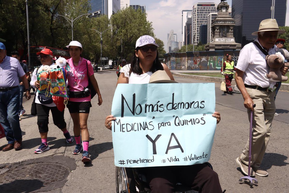 🔴 Así avanza la marcha en Paseo de la Reforma

Madres, padres y pacientes alzan la voz: “Queremos Medicina”. 💊 Exigen abasto urgente de medicamentos y vacunas. 

📸<a href="/elsolde_mexico/">El Sol de México</a>