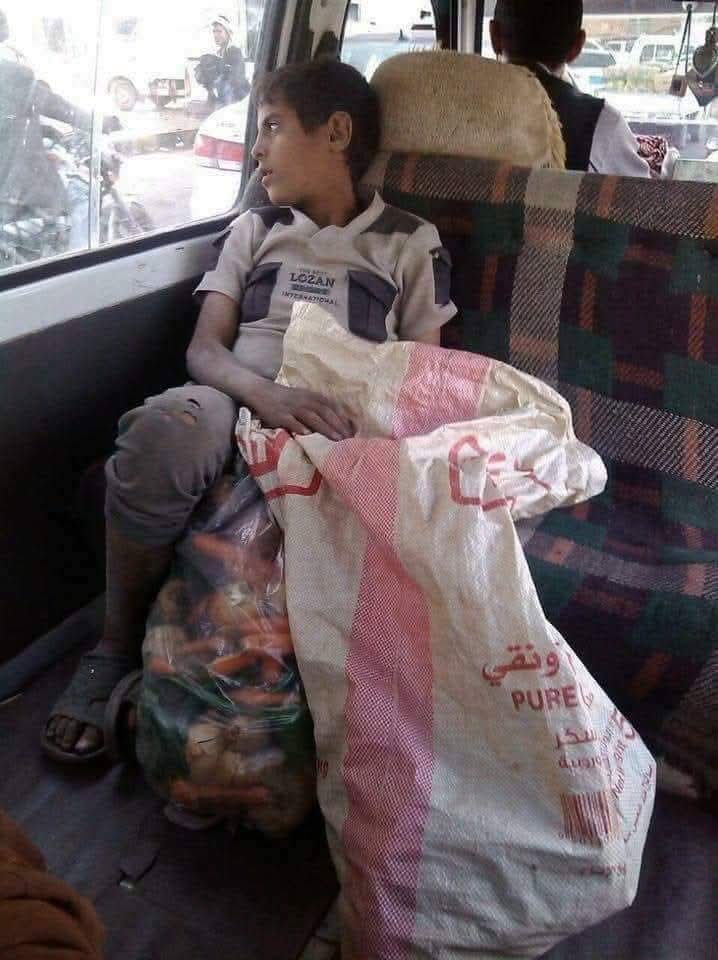 يدٌ على مدمعي الجاري تكفكفه
وأخرى تضمُ الجرح في كبدي ..!! 

يارب لسنا بخـــــــــــــير
والله لم أتمالك نفسي 😥