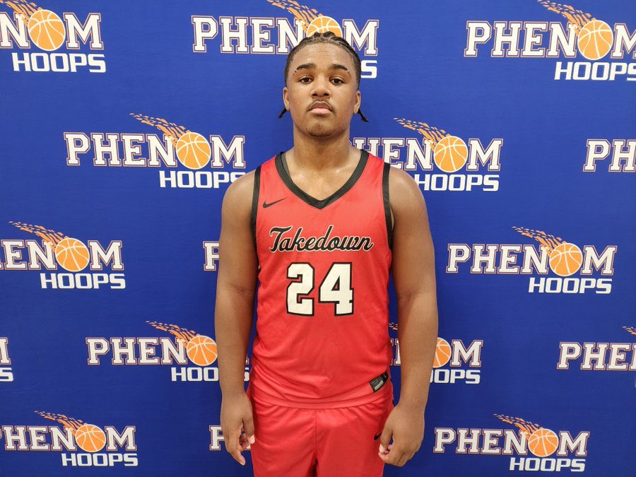 Has been an impressive weekend for 5-9 ‘27 Zach Graves with Team Takedown. Very shifty off the bounce and impressive in the mid range. Consistently made plays.