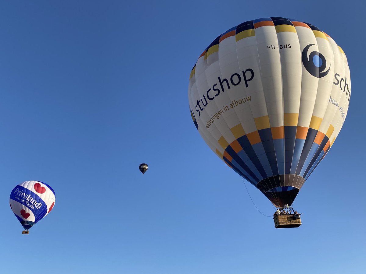 Vandaag heerlijk met Heleen uren gevaren, druk op het water. Vanavond paar ballonnetjes opgelaten 😉🎈🎈🎈🎈🎈🎈