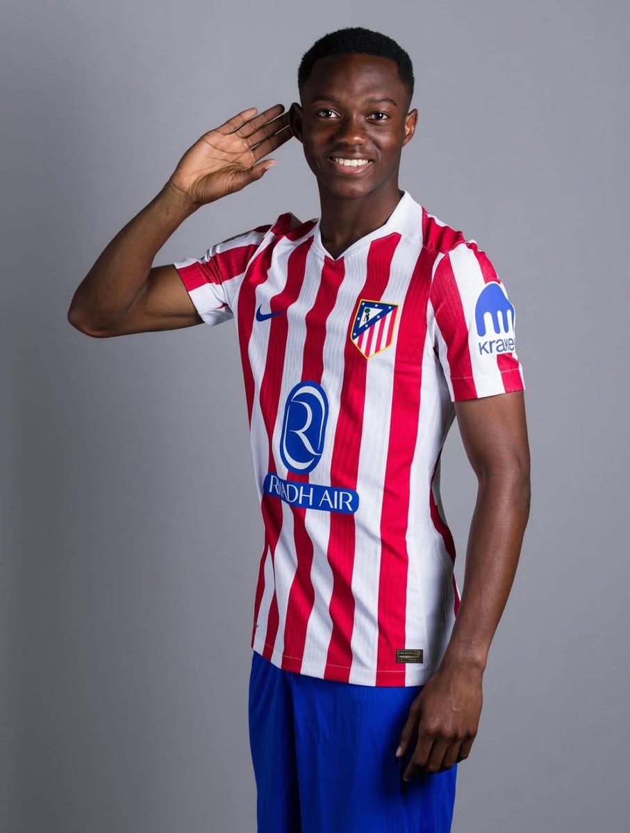 Que sea demasiado joven no vale de disculpa (véase Yamal). Encima  si andamos cortos de centrocamoistas yo le incluía en la primera plantilla ya. Sus minutos en Newcastle fueron muy buenos. Hay mucha madera en Taufik. Deberia empezar ya el pulido para hacerse pronto un Barrios.