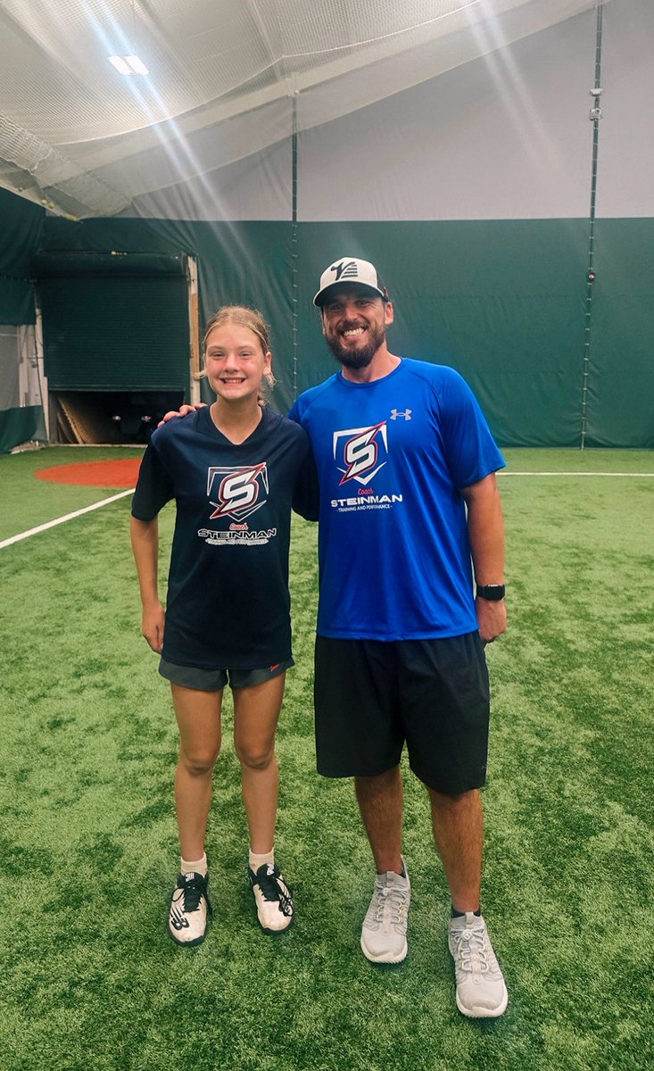 coach_steinman's tweet photo. That’s a wrap on the Chicago trip! 

It was a great few days—@caymolmw1 organizational workout, private sessions at @Grinderztraini1 , and a second night of clinics to finish it out. 

I’m grateful to the players, coaches, and families who made it all happen. Seeing you all soon https://t.co/XohKlnXLGf