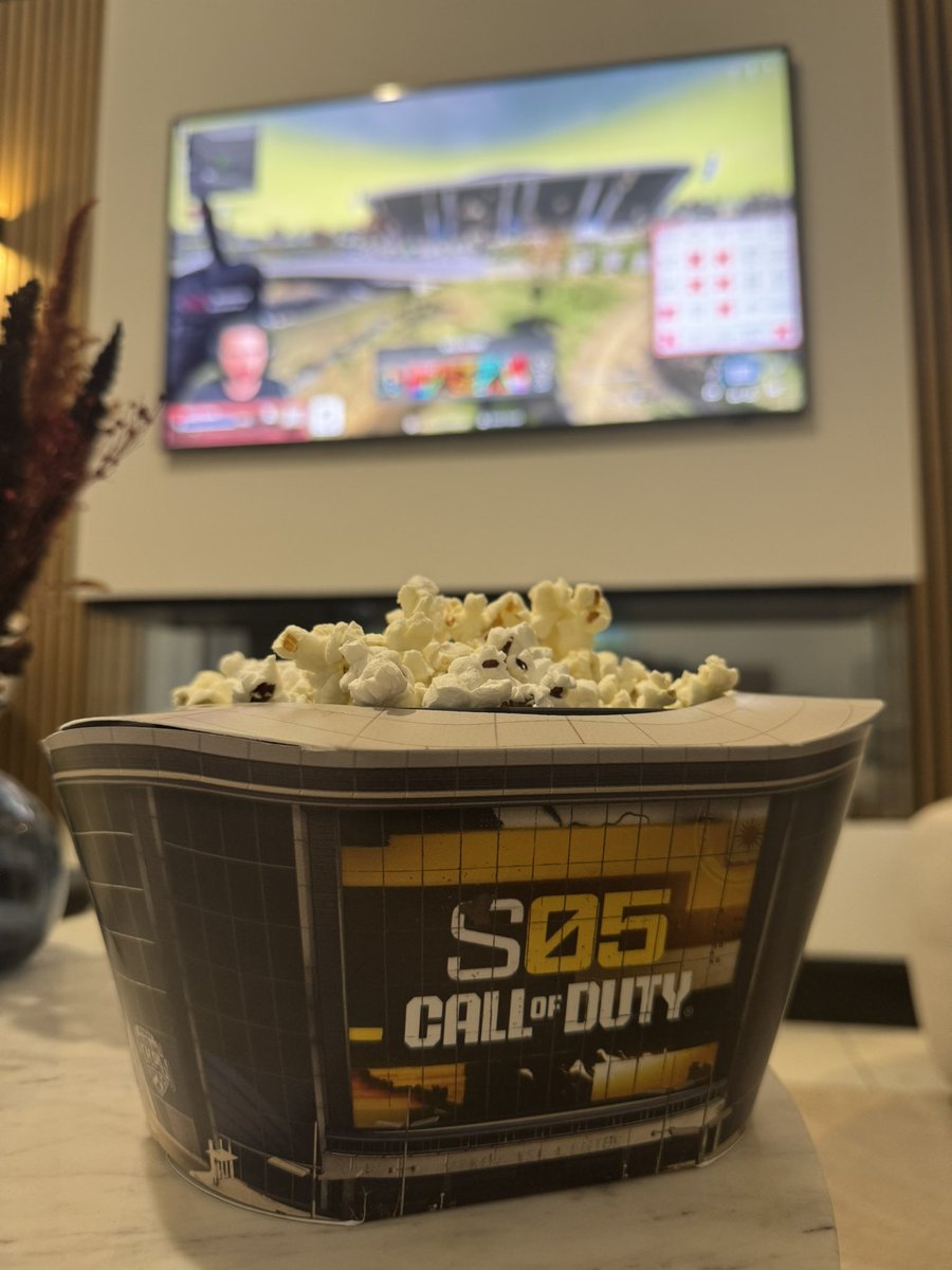 Cheers <a href="/CallofDutyUK/">Call of Duty UK</a> for the stadium popcorn bucket, perfect for watching some Warzone Bingo 😂
