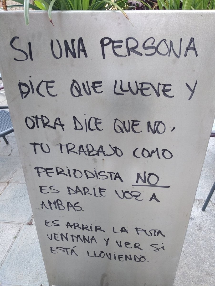 Diego Cabot (@diegocabot) on Twitter photo Acabo de ver este post de <a href="/cscolari/">Carlos A. Scolari</a>
La simpleza de la profesión, tan pero tan olvidada.
#Periodismo Acabo de ver este post de <a href="/cscolari/">Carlos A. Scolari</a>
La simpleza de la profesión, tan pero tan olvidada.
#Periodismo