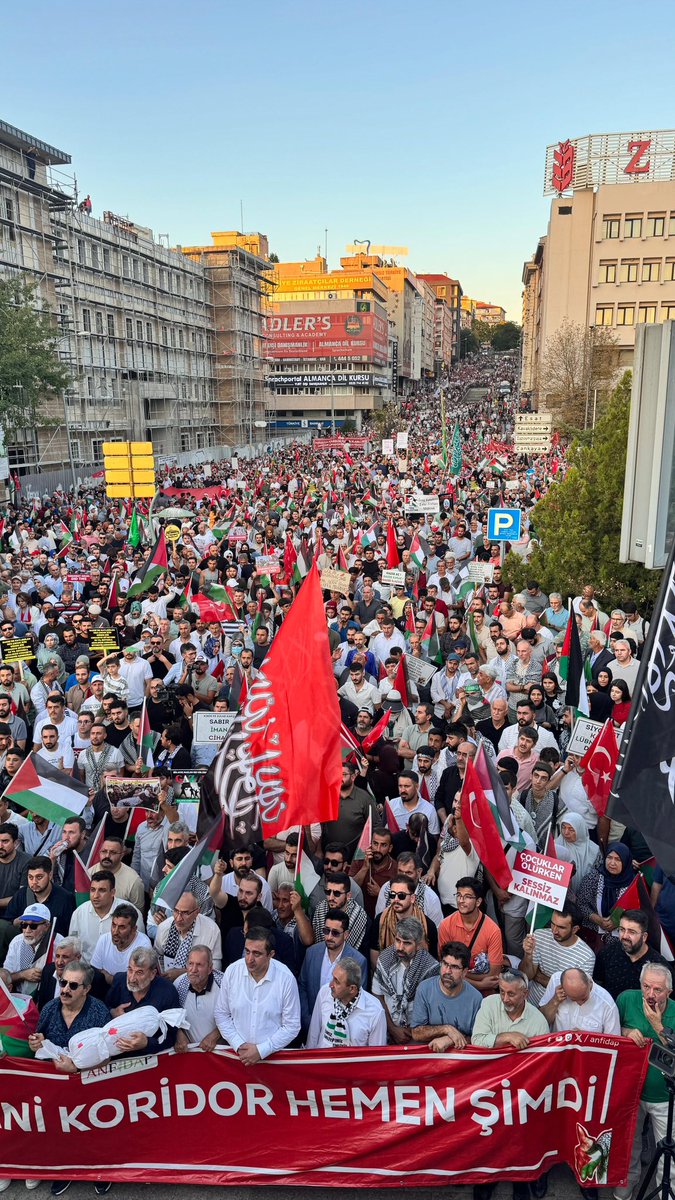 FarukDinc_'s tweet photo. Anadolu’nun dört bir yanından yüz binler, Ankara’ya akın etti. Çünkü Meclis’e söyleyecek sözleri var.

Milletin sesine, Meclis kulak vermelidir. Artık insanlığın vicdanının dayanacak gücü kalmamıştır. Bekleyecek tek bir saniyemiz bile yok. Hemen şimdi, #GazzeyeİnsaniKoridor açılmalıdır.