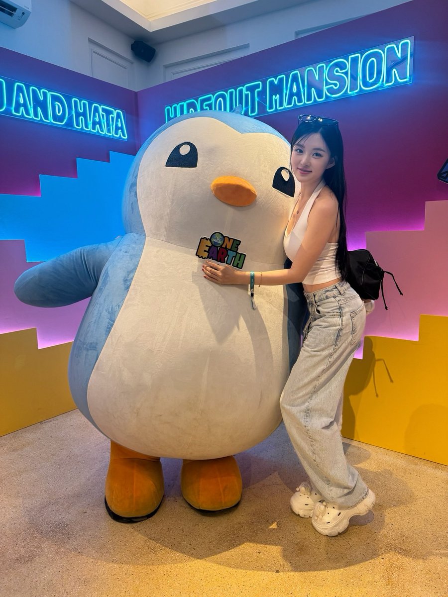 JumpPengu's tweet image. 🐧 He jumped.
You ape.
We moon.

Jump Pengu:0x74E61C8D778B4E7Bb30D2e1173c2214A5d513A24
website:jumppengu.xyz