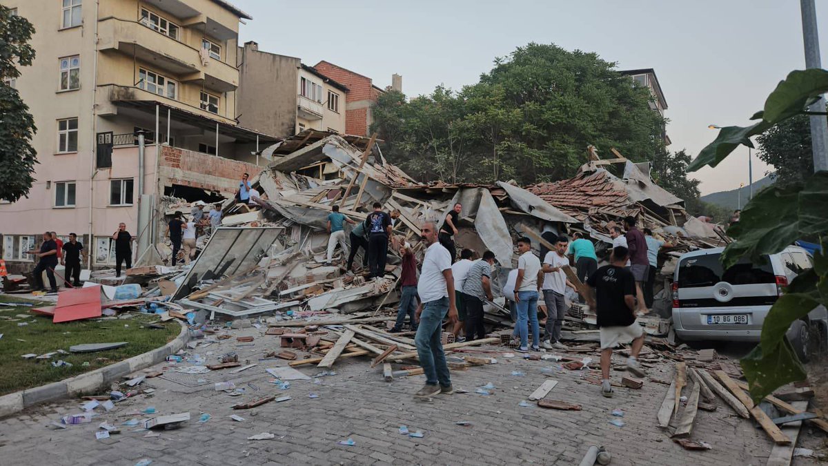 Balıkesir merkezli depremin etkilediği bütün yurttaşlarımıza geçmiş olsun. 

Can kaybı ve yaralanmanın  olmamasını temenni ediyoruz.