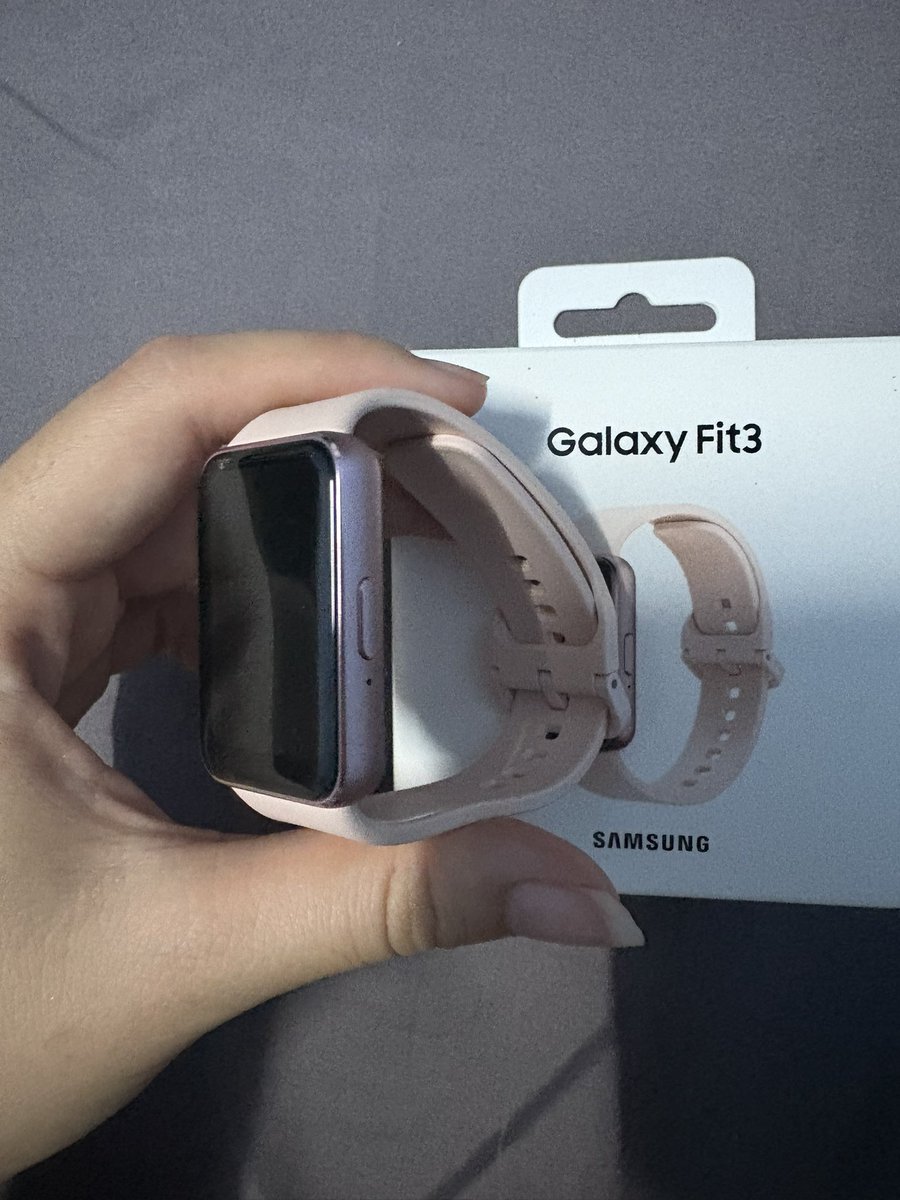 Jamm_Sun's tweet photo. ส่งต่อนาฬิกา Samsung fit3 สีชมพู ใช้เอง สภาพตามการใช้งานมีฟิลม์แถมให้นะคะ อุปกรณ์,กล่อง,สายชาร์จครบ
ราคา : 850฿ ส่งฟรี 
สนใจสอบถามเพิ่มเติมได้ค่า
พร้อมโอนลดได้อีกนิดหน่อยค่ะ

#samsung #fit3 #นาฬิกามือสอง
#ส่งต่อนาฬิกา #ส่งต่อนาฬิกามือสอง #นาฬิกามือ2 #ส่งต่อsamsung #ซัมซุง https://t.co/YbPtFAFfXX