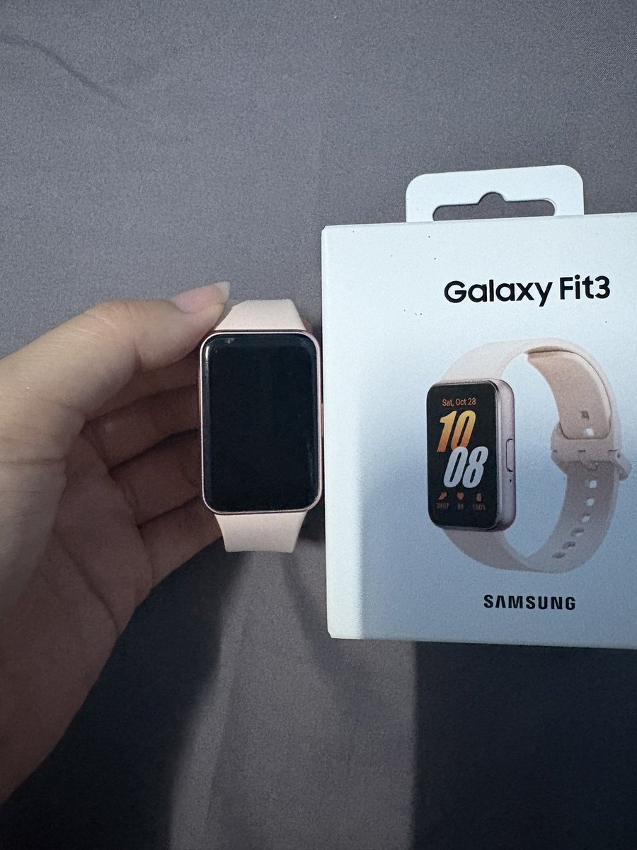 Jamm_Sun's tweet photo. ส่งต่อนาฬิกา Samsung fit3 สีชมพู ใช้เอง สภาพตามการใช้งานมีฟิลม์แถมให้นะคะ อุปกรณ์,กล่อง,สายชาร์จครบ
ราคา : 850฿ ส่งฟรี 
สนใจสอบถามเพิ่มเติมได้ค่า
พร้อมโอนลดได้อีกนิดหน่อยค่ะ

#samsung #fit3 #นาฬิกามือสอง
#ส่งต่อนาฬิกา #ส่งต่อนาฬิกามือสอง #นาฬิกามือ2 #ส่งต่อsamsung #ซัมซุง https://t.co/YbPtFAFfXX