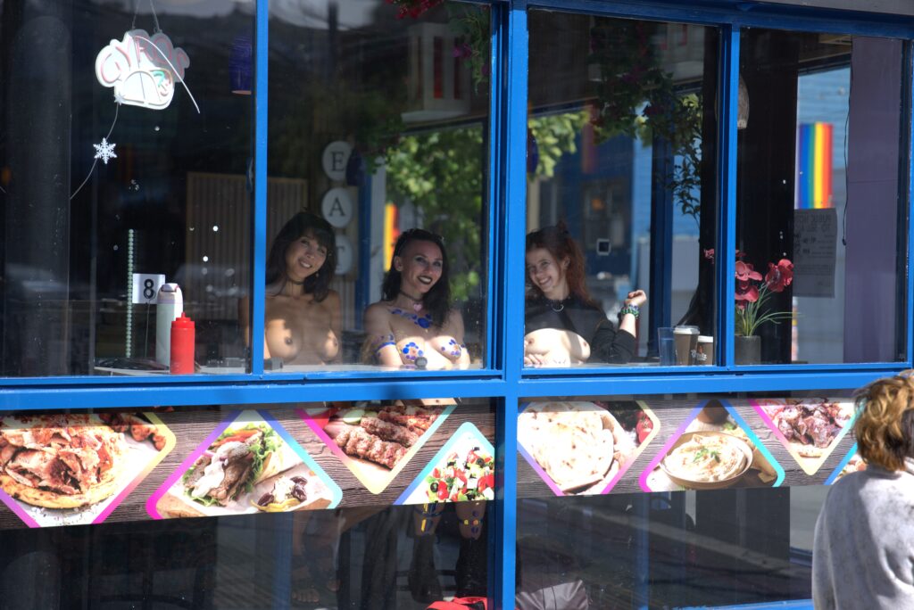 ShyGothExhib's tweet photo. Being an exhib girl can be hard work! That's why it's nice to just relax and enjoy the moment with friends like @pxl_prncss and @Daring_Kiara ! https://t.co/DTdmxSuCQR