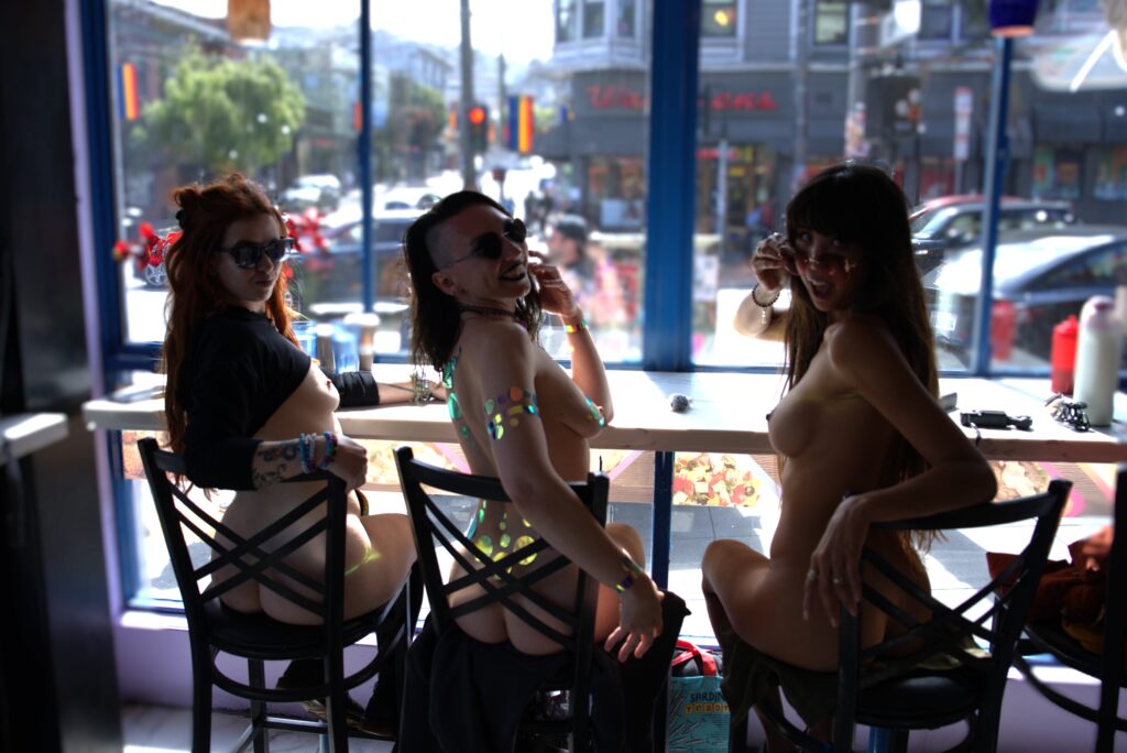 ShyGothExhib's tweet photo. Being an exhib girl can be hard work! That's why it's nice to just relax and enjoy the moment with friends like @pxl_prncss and @Daring_Kiara ! https://t.co/DTdmxSuCQR