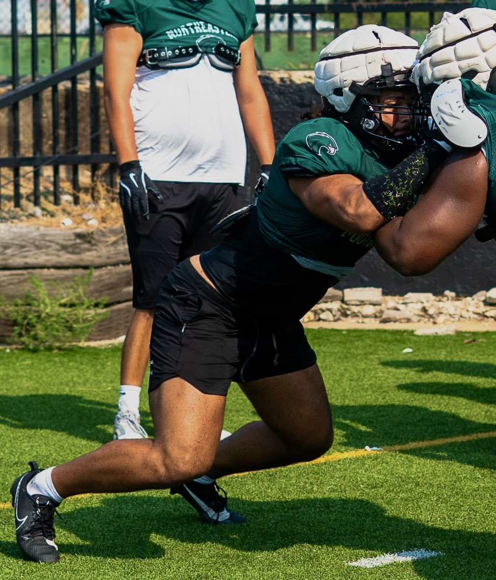 knkzz_'s tweet image. Real pass rushers earn the right to RUSH
#STOPTHERUN