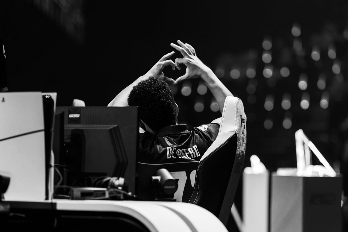 TheTeamGullit's tweet photo. The dream of a @TeamLiquid final ends here.. 🙃

4-5 ✖️ @LevideWeerd vs. Bryce

Third place match coming up in a couple minutes.

💭 @EWC_EN | #EWC2025 | @TeamLiquid https://t.co/R224rwoEPl