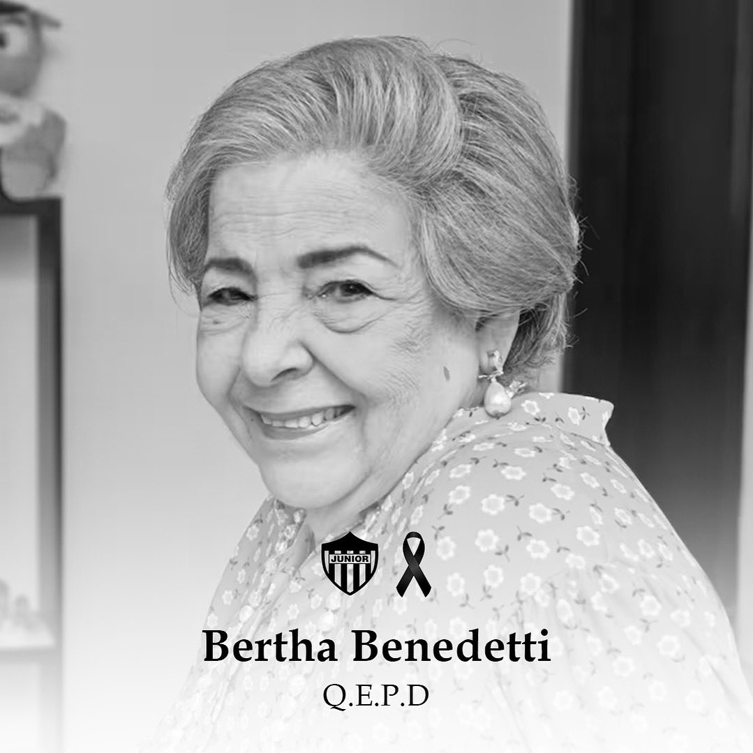 🕊️ Hoy el mundo del fútbol en la Costa está de luto.
Ha partido Bertha Benedetti de Carbonell, la histórica ‘dama del fútbol’, pionera y voz inconfundible de nuestra región.

Fundadora de Fútbol solo Fútbol, fue la primera mujer en tener un programa deportivo en el Caribe y una