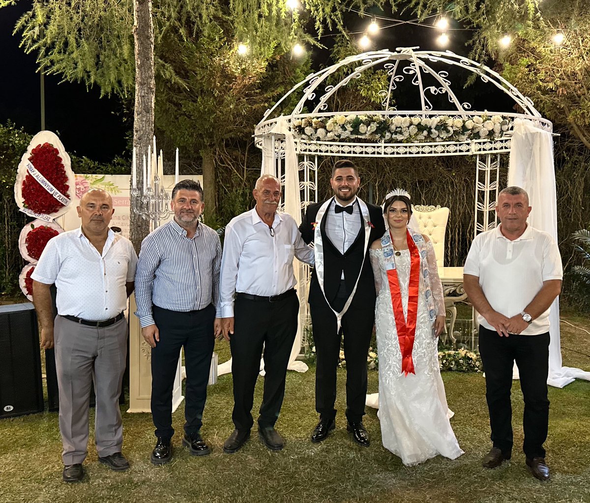 slckkurt's tweet photo. Zehra ve Adem Ömer kardeşlerimizin düğün cemiyetine katılarak bu özel günde sevinçlerine ortak olduk. Genç çiftimize Rabbimden bir ömür boyu huzur, mutluluk ve hayırlı bir yuva diliyorum.
Akçakaya ve Alp ailelerini tebrik ediyorum. https://t.co/C2xf5CmqI9