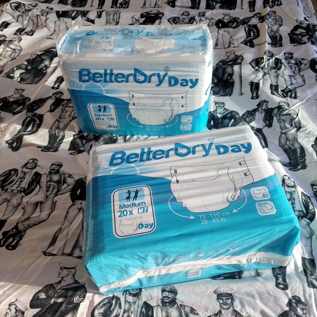 dboycph's tweet image. New supplies 🤗 ...for a big boy 😉 Actually a plain white is my favorite for everyday usage. Although liking something more colorful/playful for clubbing.