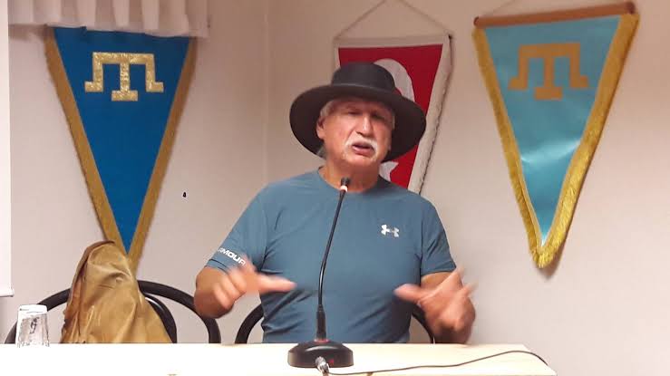 Prof. Dr. Şener Üşümezsoy: "İstanbul'da deprem olmayacak.

Deprem olacak diyen insanlar bilimle alakası olmayan arkadaşlar."

Canlı yayında konuşuyor ve bu adam, yatay mimarilerin yıkılıp, dikey mimari üzerine yapılan oyunları anlatıyor, ağzına sağlık Şener Üşümezsoy.

#Deprem