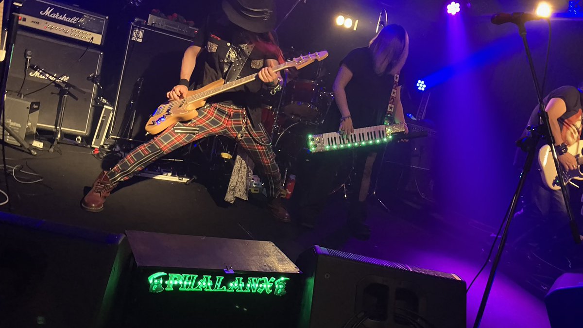 santo884's tweet photo. #明るいミステリーツアー
#旅をすみかとす
#KAZROCKFEST
#SIXX
#KAZPEN
#gateBlack
#MOONCHILD
#三花繚乱 ツアー伝説の初日!ここのマスターのX愛、音楽愛に憧れてここに再訪しました。オジーに捧ぐアンコール!打ち上げもええ酒飲めました。おおきに!!! https://t.co/gvG1brRGUL
