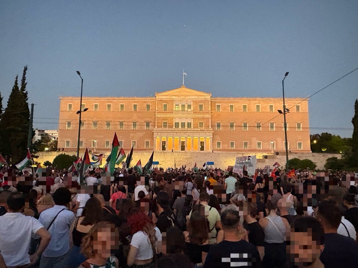 SaifMaher421388's tweet photo. The nationwide gathering at #Syntagma with the participation of thousands of people .
Large gathering also in Astypalaia for the day of action against the genocide in Palestine...🇵🇸
#Greece 
#FreePalestine https://t.co/nMewEMtxCi