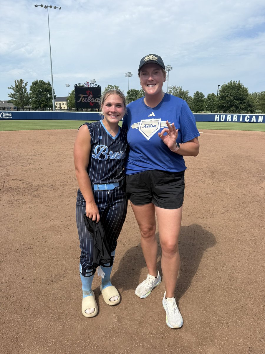palmer_pasby's tweet photo. Had a great day @TulsaSoftball Camp yesterday! Thank you @Strimp25, @CoachDreswick and other coaches and players for hosting! Having my girl @KMills2027 made it that much better! https://t.co/7nqIWDLWtF