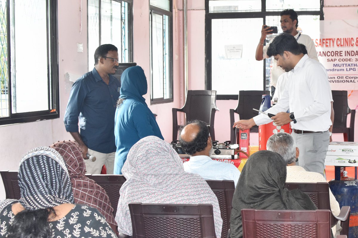 man_oj_sq's tweet photo. Safety clinic &amp; eKYC camp held at NSS Hall, Vallakadavu by M/s Travancore Indane Services. Residents learnt safe LPG handling and 100+ locals completed eKYC. Chief Guest: Smt. Shajitha Nazar, Corporation Councillor #Indane #indianoil #LPG https://t.co/vB7wc49Lgd