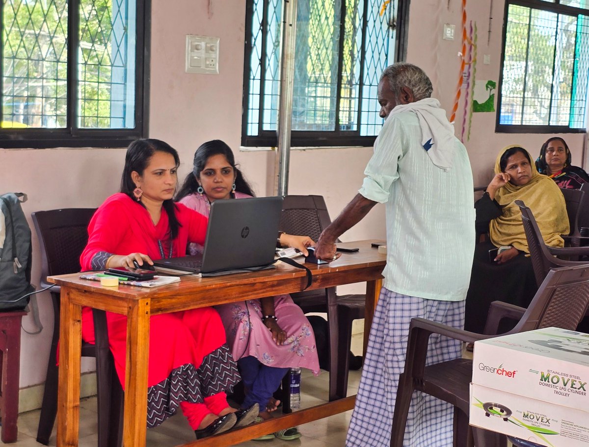 man_oj_sq's tweet photo. Safety clinic &amp; eKYC camp held at NSS Hall, Vallakadavu by M/s Travancore Indane Services. Residents learnt safe LPG handling and 100+ locals completed eKYC. Chief Guest: Smt. Shajitha Nazar, Corporation Councillor #Indane #indianoil #LPG https://t.co/vB7wc49Lgd