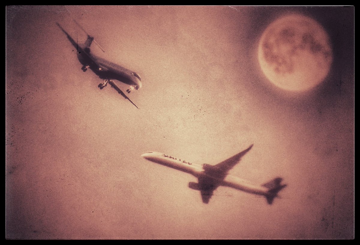 UwU_Reika_'s tweet photo. Just something random ๐น๐ธ๐ผ๐
#Snapseed #RandomPhoto #PhotoOfPlanes #MoonPhoto #ใงใใใใฎๅ็ #ืชืืื ืืืงืจืืืช #SomethingRandom #Randomness https://t.co/VWIgPCoFAN