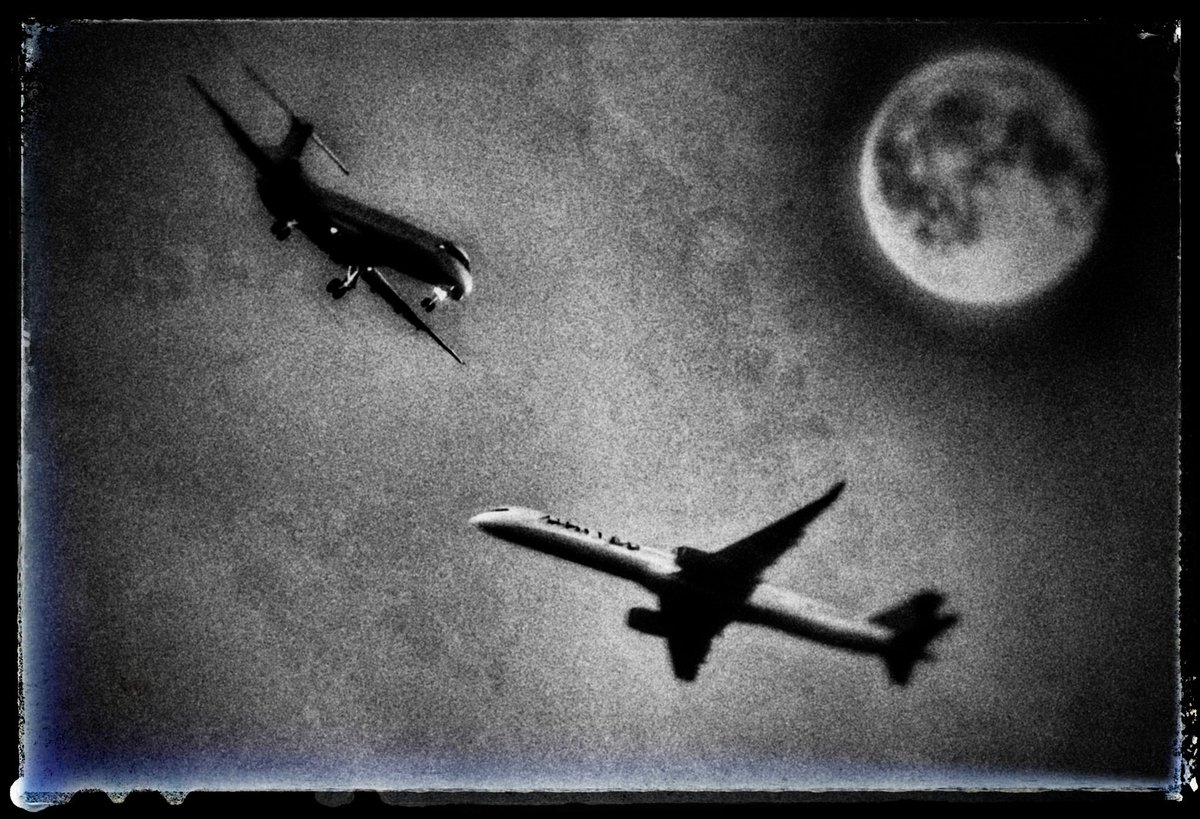 UwU_Reika_'s tweet photo. Just something random ๐น๐ธ๐ผ๐
#Snapseed #RandomPhoto #PhotoOfPlanes #MoonPhoto #ใงใใใใฎๅ็ #ืชืืื ืืืงืจืืืช #SomethingRandom #Randomness https://t.co/VWIgPCoFAN