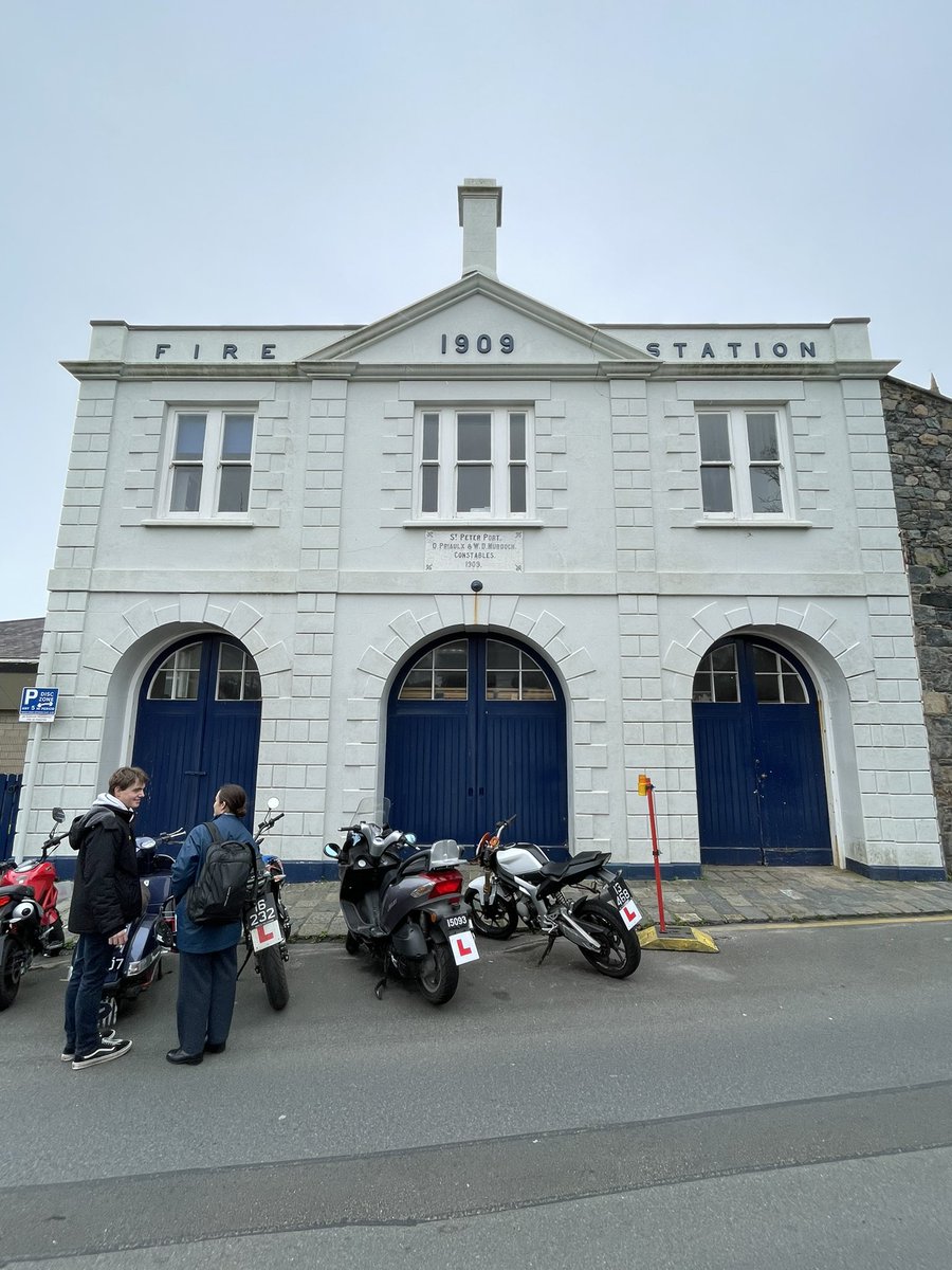 OllieGoddardGsy's tweet photo. My fave fire station (built in 1909).
#AlphabetChallenge #WeekFforFire https://t.co/yEIhrCFiFN