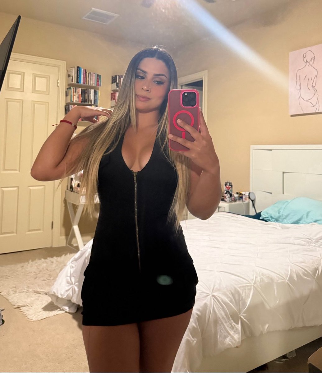 uglyygoddesss's tweet photo. drunk me accidentally deleted https://t.co/YwiPdOsPbX