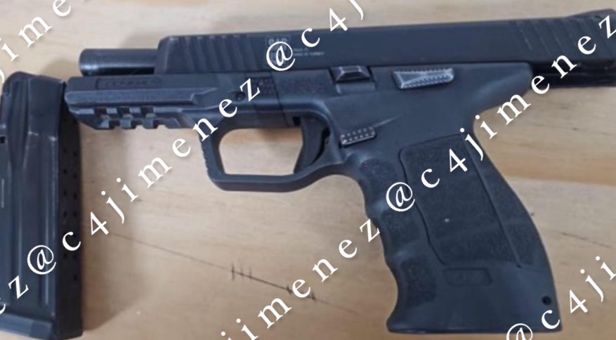 c4jimenez's tweet photo. DETENIDA por el ASESINATO de 2 VECINAS… por UNOS TENDEDEROS
Indira López Muñoz llevaba días peleando con sus vecinas por unos tendederos de su vecindad en La Morelos.
Indira y 2 tipos mataron anoche a esas vecinas.
@SSC_CDMX la detuvo.
Busca a los otros 2.
@FiscaliaCDMX indaga. https://t.co/a0vSk5NlmG