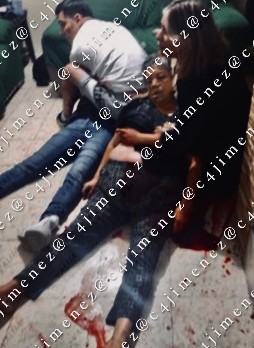 c4jimenez's tweet photo. DETENIDA por el ASESINATO de 2 VECINAS… por UNOS TENDEDEROS
Indira López Muñoz llevaba días peleando con sus vecinas por unos tendederos de su vecindad en La Morelos.
Indira y 2 tipos mataron anoche a esas vecinas.
@SSC_CDMX la detuvo.
Busca a los otros 2.
@FiscaliaCDMX indaga. https://t.co/a0vSk5NlmG