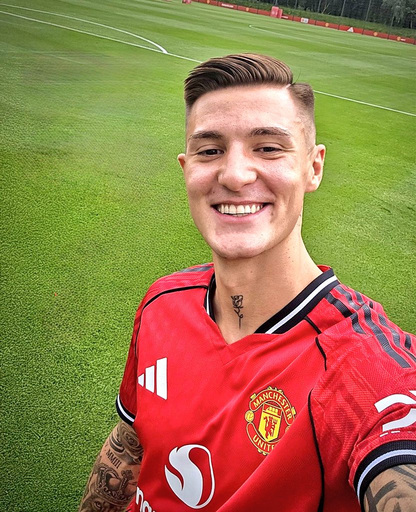 Man United fans drop your amazing handles let's follow you 🔴🔴🔴

Repost for other reds ❤️