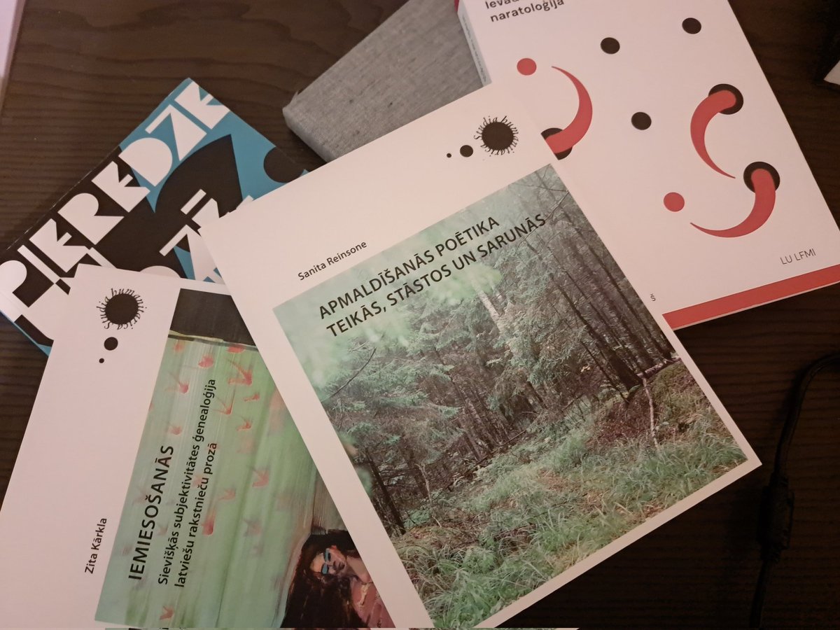 Šodien <a href="/Rakstivals/">Rakstivals</a> 
Pie G.Kalniņas tik interesanti bija klausīties, kā tapuši un top vārdi latviešu valodā!

<a href="/mauzins/">Mārcis Auziņš</a>, <a href="/piziks/">Reinis Piziks</a>, <a href="/artursskutelis/">Arturs Skutelis</a> par valodu un zinātni, par repa vēsturi tik interesanti, par jokiem un humoru! 

Un pie @musicaldog bauda rakstīt!