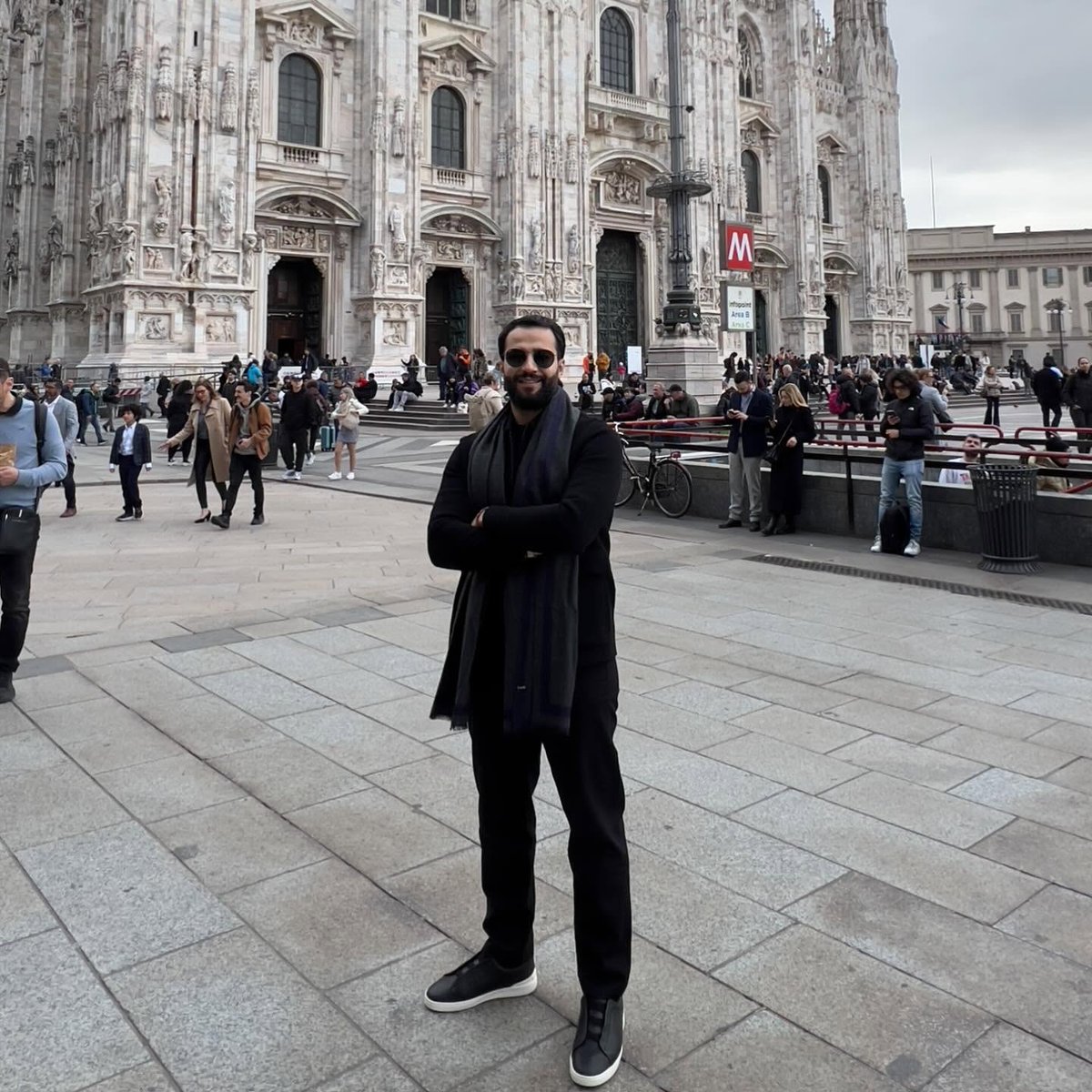 sunnygilgit056's tweet image. Layered in black framed by beauty 🧥🏛️🖤
#WinterStyle 
#ArchitecturalVibes 
#CityElegance