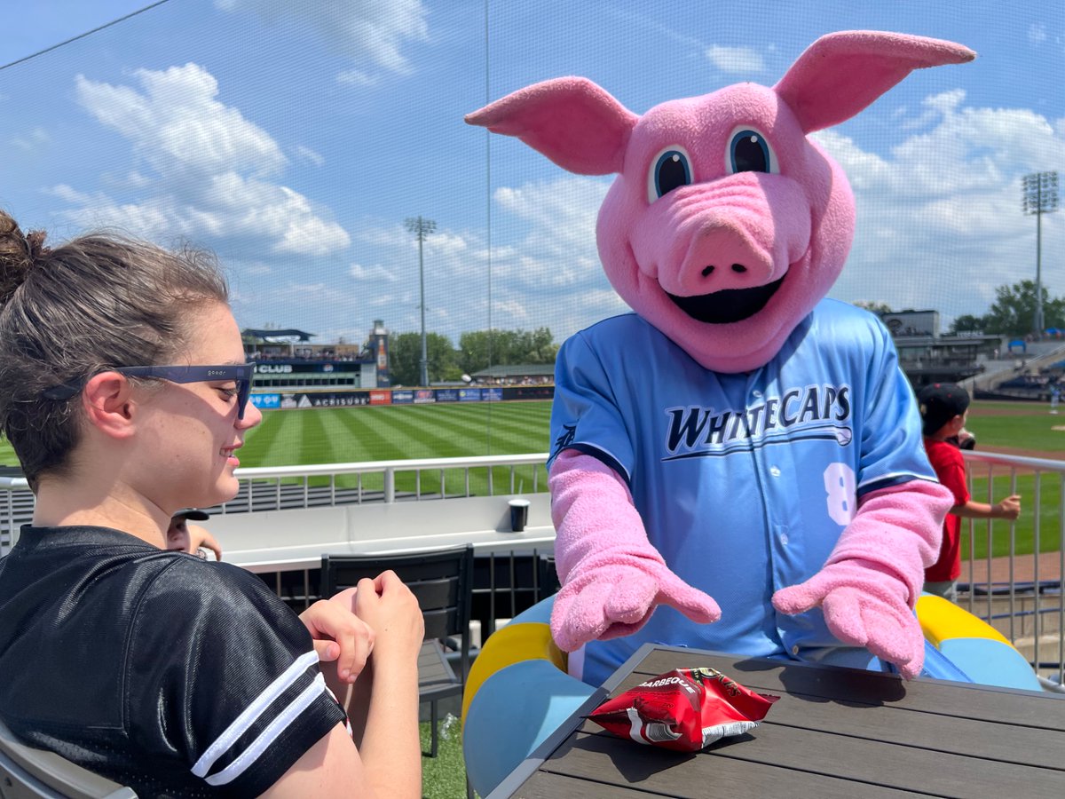 Timmer2005's tweet photo. @wmwhitecaps #Catchthewave #sweet16Birthday

HAPPY 16th BIRTHDAY https://t.co/IVKfNiOjYI