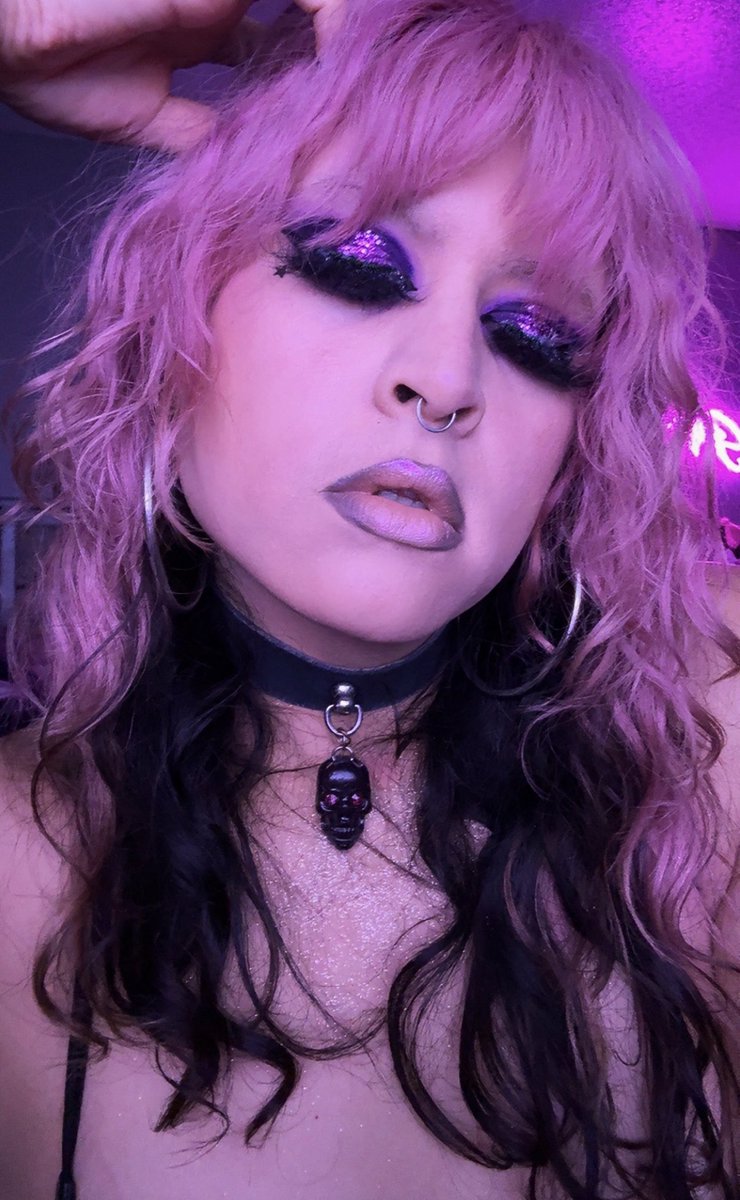 thegothpopstar's tweet photo. I love being goth 😈 https://t.co/t0tq0NZqdb