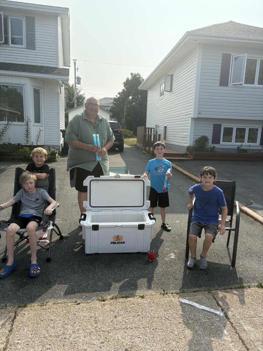 If you are out and about on this gorgeous day, please consider dropping by 59 Westminster Drive, grabbing a refreshing Mr. Freezie or cold bottle of water, and supporting these young entrepreneurs.
#CommunityMatters #MountPearl