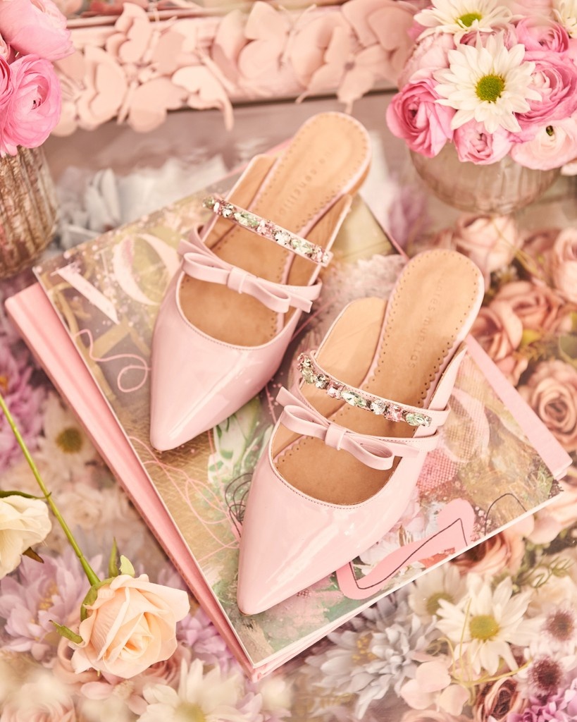 AntesMuertas's tweet photo. ✨¡Últimas horas con 2x1 Vintage!✨ ¡Última oportunidad para llevarte zapas, ballerinas, tops, sandalias y mucho más de colecciones anteriores con 2X1! 

👉 https://t.co/pK0w3hReNZ⁠/vintage
⁠
#AntesMuertas #Fw25 #Storyteller #2x1 #VintageSale #BoutiqueVintage #VintageVibes https://t.co/oYjnAtMYrS