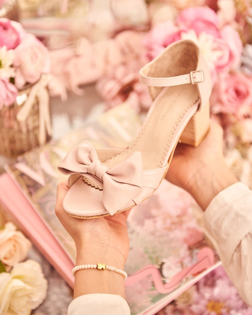 AntesMuertas's tweet photo. ✨¡Últimas horas con 2x1 Vintage!✨ ¡Última oportunidad para llevarte zapas, ballerinas, tops, sandalias y mucho más de colecciones anteriores con 2X1! 

👉 https://t.co/pK0w3hReNZ⁠/vintage
⁠
#AntesMuertas #Fw25 #Storyteller #2x1 #VintageSale #BoutiqueVintage #VintageVibes https://t.co/oYjnAtMYrS
