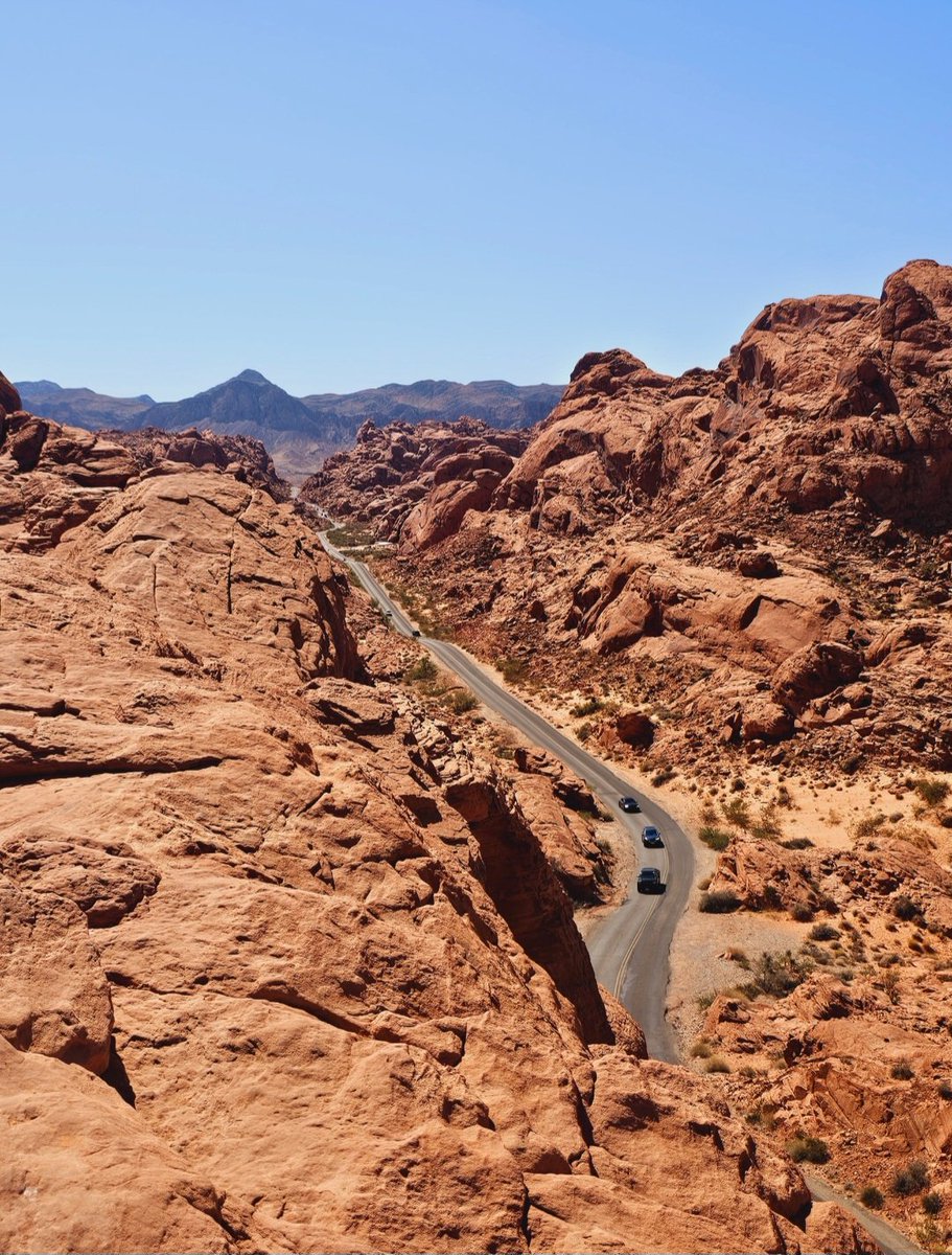 Step into a world of fiery red rocks and breathtaking desert views! 🔥✨ Join our small group tour from Las Vegas to the stunning Valley of Fire State Park — nature’s masterpiece just an hour away. 🏜️
topcanyon.tours