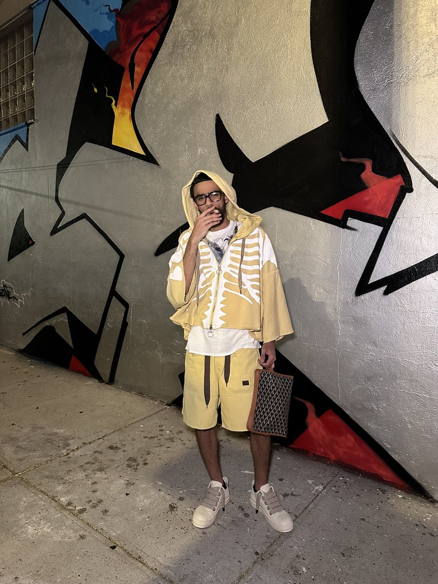 buddamannnn's tweet photo. Fuck a shoebox filled with some breadd I build Money towers ‼️🦅 https://t.co/IlG2q4meSf