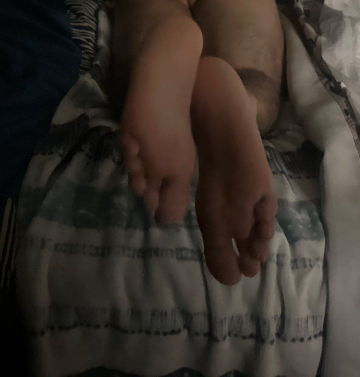 kinkyffeet's tweet photo. Suck my feet 🥵👣 
#feet #feetmen #gay https://t.co/iwP4aBA2yC