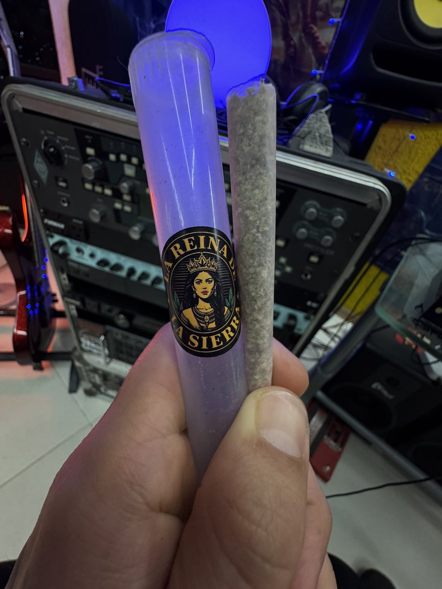 Alexandro Hernandez (@alexxxandro666_) on Twitter photo Arma tu pedido con puro producto de calidad con <a href="/lareinadasierra/">La reina de la sierra</a> 👌🏻😎💨💨 #weed #marihuana #Mexico Arma tu pedido con puro producto de calidad con <a href="/lareinadasierra/">La reina de la sierra</a> 👌🏻😎💨💨 #weed #marihuana #Mexico