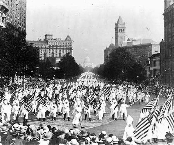 potomacfever's tweet photo. 1/ While Washington spent this week debating Confederate statues, the city quietly passed the 100th anniversary of the Ku Klux Klan parade down Pennsylvania Avenue. It was the largest white supremacist march in U.S. history. #Politics #History #WashingtonDC https://t.co/3MDLedU7m1