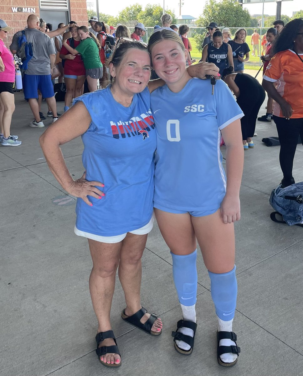 TRRussell1's tweet photo. Das my girl!! Shut out Sam Houston first half in this Texas Heat!! Love to watch her play ❤️ https://t.co/3gJXWeOgrt