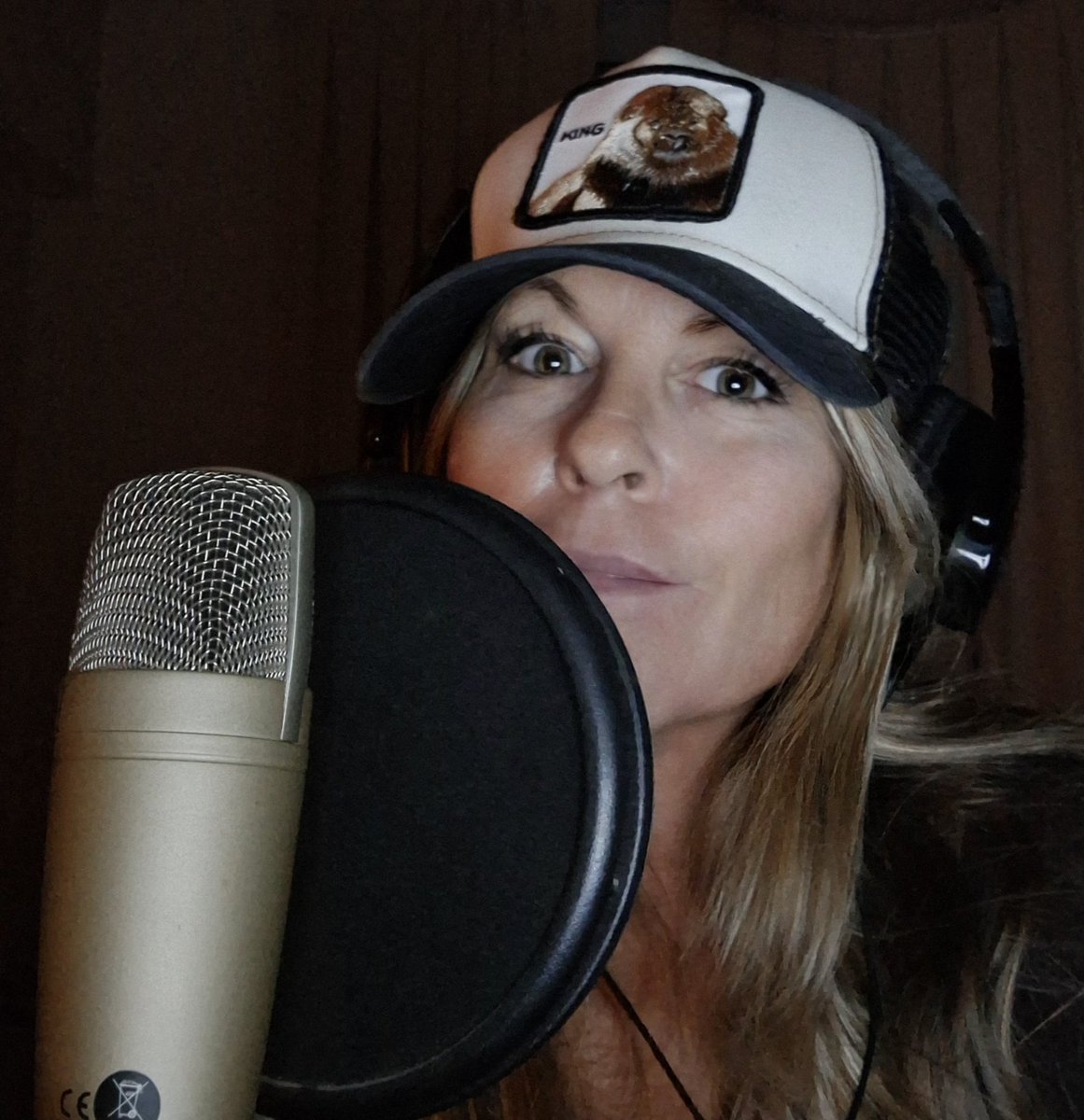 MFernandaRey's tweet photo. NO extraño la radio, porque NUNCA me fui.
Mis domingos son para #Grabar #RubiaMente
#LaKing #MeVuelvoLoco #NoLaPodésBilív #NoEstésTiti #Argentina #ProgramasEnlatados https://t.co/YYDQc9Y8xL